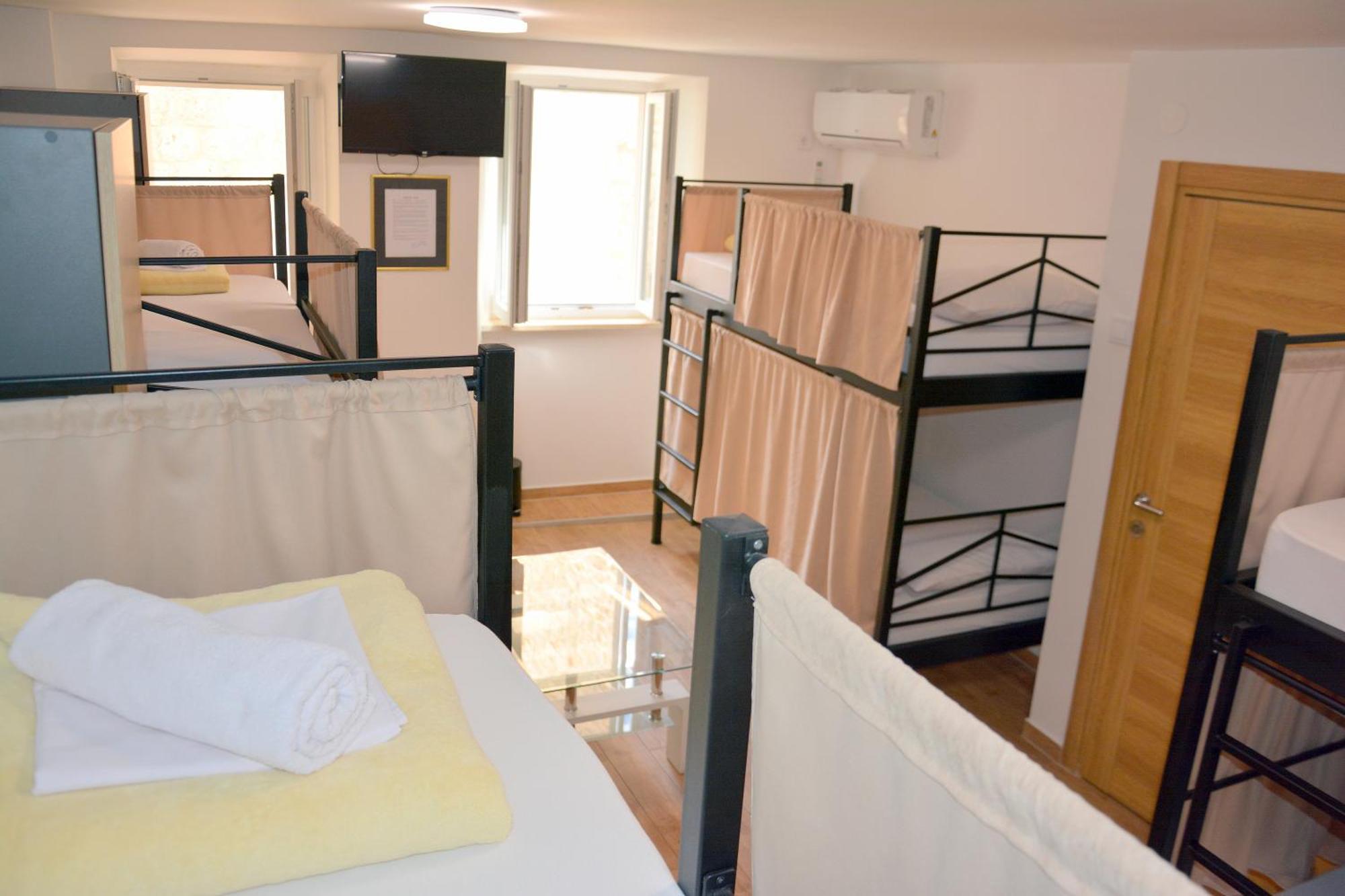 Montenegro Backpackers Home Будва Экстерьер фото